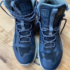 Womens Under Armour hiking boots size 8.5 waterproof
